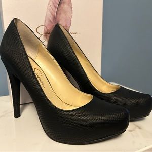 Jessica Simpson Parisah black snakeskin platform pumps-size 7